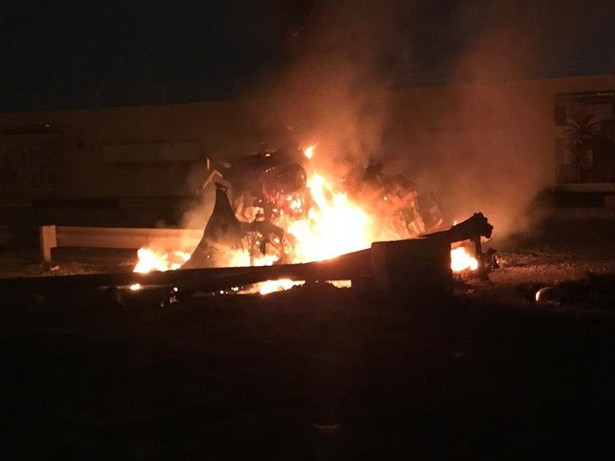 Các tên lửa được cho là đã phá hủy hai phương tiện chở "hành khách cấp cao". Ảnh: Twitter Các tên lửa được cho là đã phá hủy hai phương tiện chở