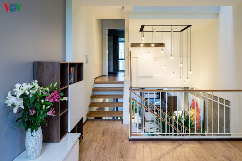 Sảnh tầng rất rộng rãi, cũng là những góc trang trí bắt mắt. Sảnh tầng rất rộng rãi, cũng là những góc trang trí bắt mắt.