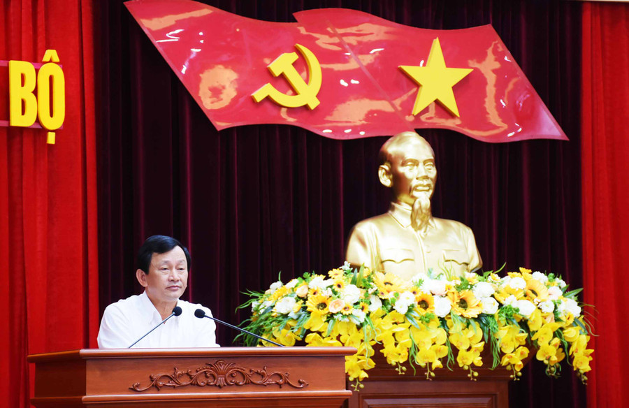 Bí thư Tỉnh ủy Dương Văn Trang phát biểu chỉ đạo tại hội nghị tổng kết công tác tổ chức xây dựng đảng năm 2019. Ảnh: Minh 