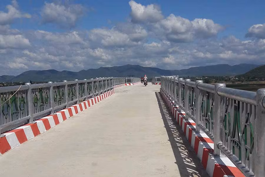  Cầu Ia Rmok. Ảnh: M.H