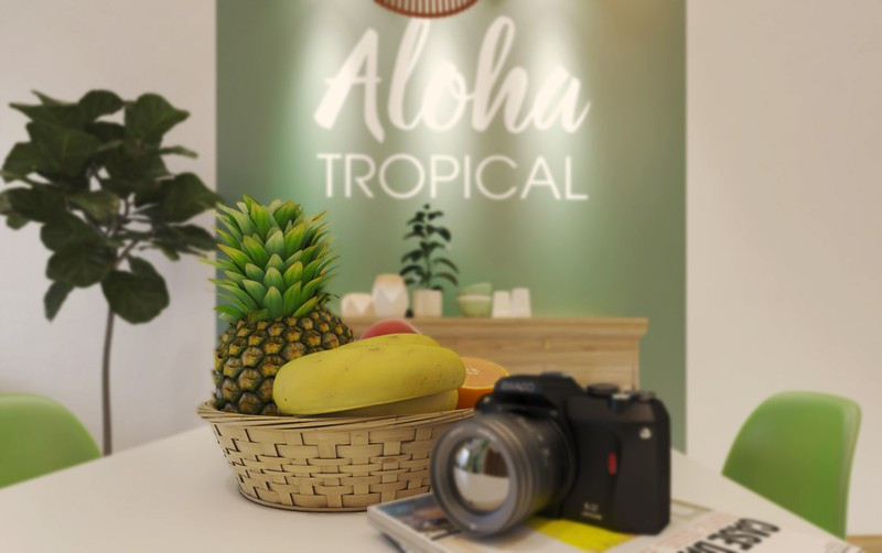 Chữ trên bức tường là ý tưởng của những đứa con, anh đã cổ vũ thêm bằng cách lắp đèn led trang trí. Chữ trên bức tường là ý tưởng của những đứa con, anh đã cổ vũ thêm bằng cách lắp đèn led trang trí.