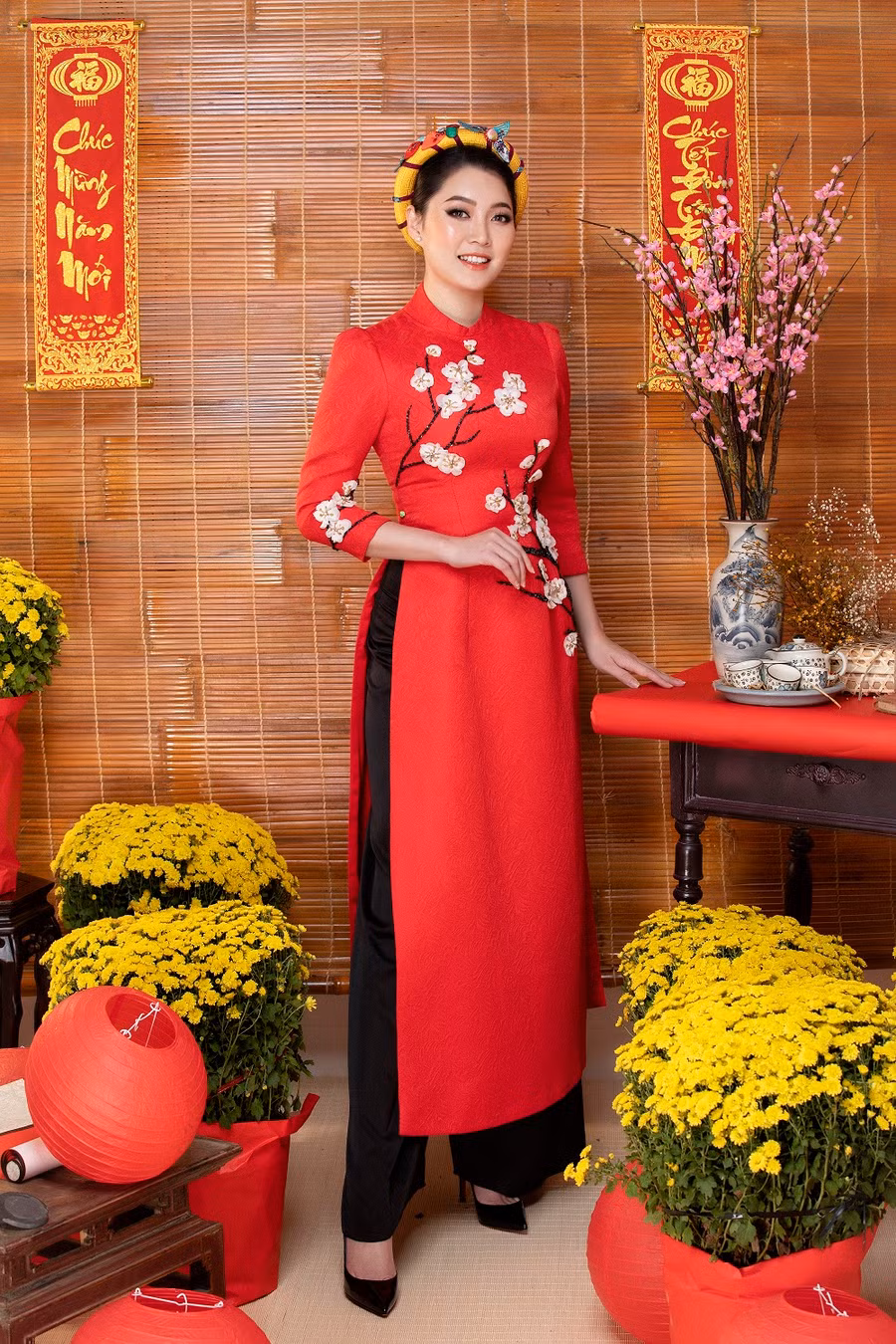 Cô là người đẹp tri thức khi sở hữu tấm bằng bác sĩ chuyên ngành phẫu thuật thẩm mỹ danh giá, là đại diện cho người phụ nữ có nhan sắc xinh đẹp và thành đạt.