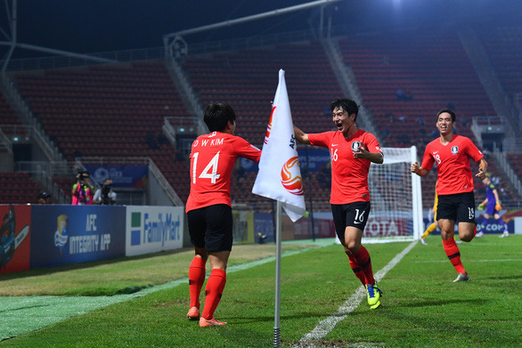 Niềm vui của các cầu thủ U23 Hàn Quốc sau khi Kim Dae-Won (14) mở tỉ số - Ảnh: AFC Niềm vui của các cầu thủ U23 Hàn Quốc sau khi Kim Dae-Won (14) mở tỉ số - Ảnh: AFC
