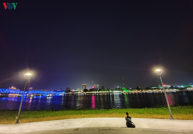 Ông Lê Như Chinh, Giám đốc Trung tâm công viên cây xanh Huế cho biết, việc chỉnh trang công viên nhằm hướng đến xây dựng thành phố bốn mùa hoa. Điểm nhấn của dự án là tuyến đường đi bộ dọc bờ sông Hương, kết hợp với hệ thống chiếu sáng làm nổi bật công viên Thương Bạc vào ban đêm.