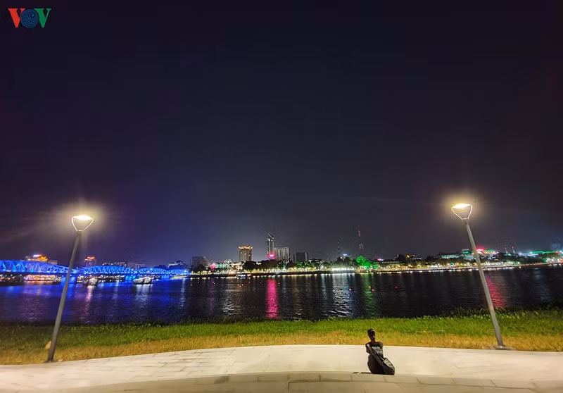 Ông Lê Như Chinh, Giám đốc Trung tâm công viên cây xanh Huế cho biết, việc chỉnh trang công viên nhằm hướng đến xây dựng thành phố bốn mùa hoa. Điểm nhấn của dự án là tuyến đường đi bộ dọc bờ sông Hương, kết hợp với hệ thống chiếu sáng làm nổi bật công viên Thương Bạc vào ban đêm.