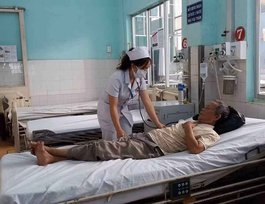  Các đơn vị y tế sẵn sàng trong việc khám-chữa bệnh, cấp cứu trong dịp Tết. Ảnh: N.N