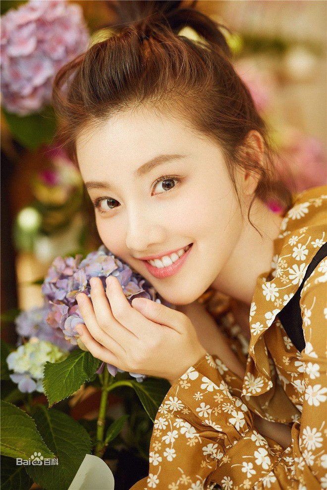 Vương Hạc Nhuận là cô gái mang vẻ trẻ trung, vui tươi. Ảnh: Baidu Vương Hạc Nhuận là cô gái mang vẻ trẻ trung, vui tươi. Ảnh: Baidu