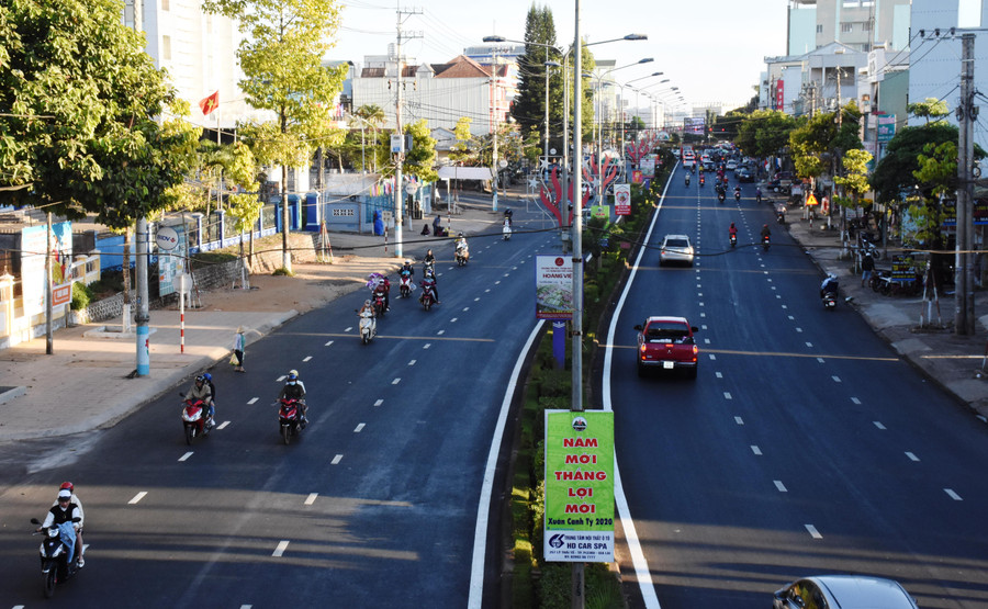 Đường phố chiều 30 Tết dần vắng vẻ. Ảnh: Trần Dung