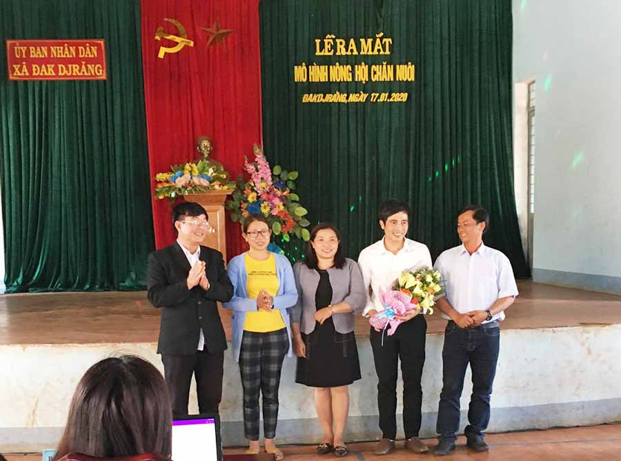  Ban chủ nhiệm nông hội ra mắt. Ảnh: Hà Phương