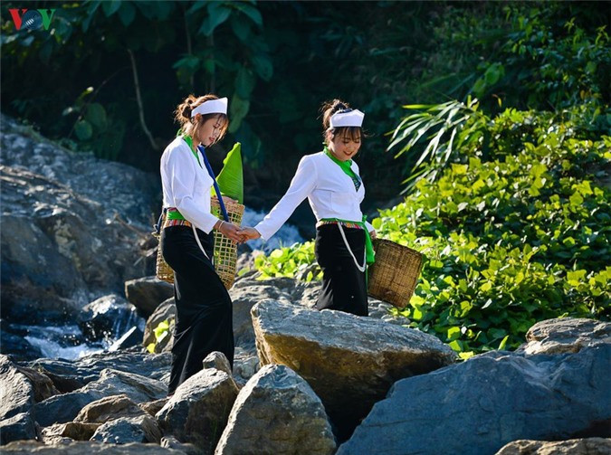 ...khám phá những cảnh đẹp hấp dẫn khác như vườn quốc gia Xuân Sơn, Hang Na, Hang Lạng, bản Cói, Động Tiên... ...khám phá những cảnh đẹp hấp dẫn khác như vườn quốc gia Xuân Sơn, Hang Na, Hang Lạng, bản Cói, Động Tiên...