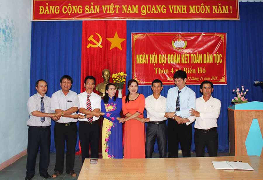  Chi bộ thôn 4 (xã Biển Hồ) hưởng ứng Ngày hội đại đoàn kết toàn dân tộc năm 2018. Ảnh: M.N