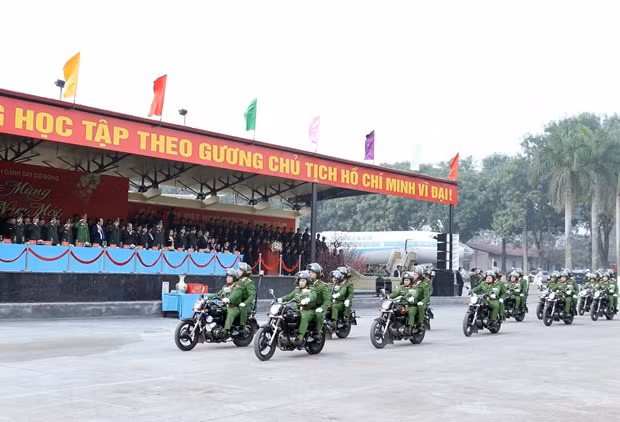 Màn biểu dương lực lượng của cán bộ, chiến sĩ Cảnh sát cơ động. (Ảnh: Thống Nhất/TTXVN)