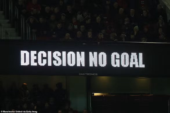 VAR không công nhận bàn thắng của các cầu thủ Wolverhampton - Ảnh: GETTY IMAGES