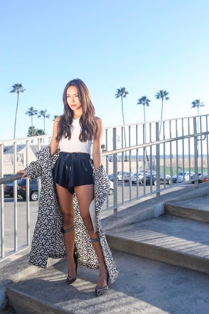  Trang cá nhân của cô nàng luôn tràn ngập hình ảnh về cuộc sống xa hoa, những chuyến du lịch, nghỉ dưỡng ở khắp nơi trên thế giới và tủ đồ hiệu xa xỉ. 