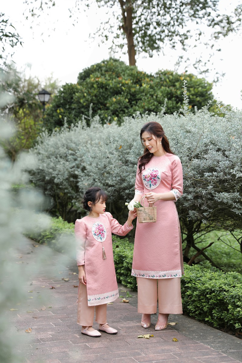 Nói về một năm qua của mình, Hoa hậu Áo dài 2018 tạm hài lòng với những gì mình đã làm được. Ngoài công việc của một chuyên viên đào tạo làm đẹp, cô vẫn hăng hái tham gia nhiều hoạt động showbiz và làm người mẫu trong các show diễn thời trang lớn. Cô còn mở studio để dạy nhảy tại Hà Nội vào cuối năm 2019.