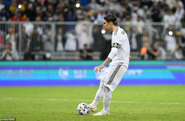 Ramos sút thành công lượt sút luân lưu của mình mang Siêu cúp về cho Real Madrid. Ramos sút thành công lượt sút luân lưu của mình mang Siêu cúp về cho Real Madrid.