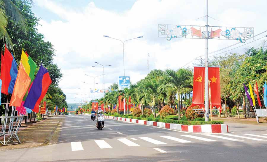 Một góc thị trấn Chư Prông. Một góc thị trấn Chư Prông.