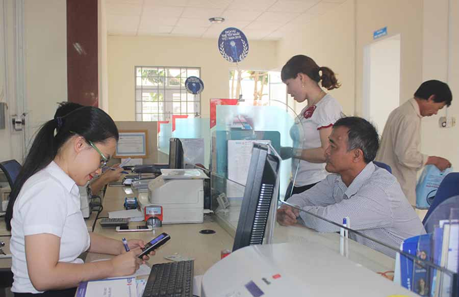 Hiện có đến 99% doanh nghiệp, đơn vị trên địa bàn tỉnh đăng ký nộp thuế điện tử. Ảnh: H.B