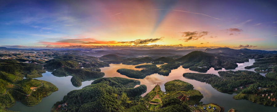  Toàn cảnh hồ Tuyền Lâm từ trên cao, nơi đây được ví như 