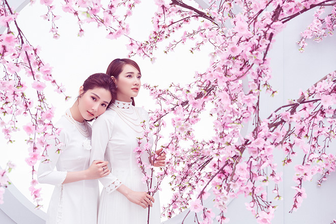  Áo dài cách tân vừa đủ sức thay thế đầm dạ tiệc, mà vẫn thừa sang trọng xa hoa, lại hoàn toàn có thể là bộ cánh dạo phố thời thượng chỉ với chút biến tấu