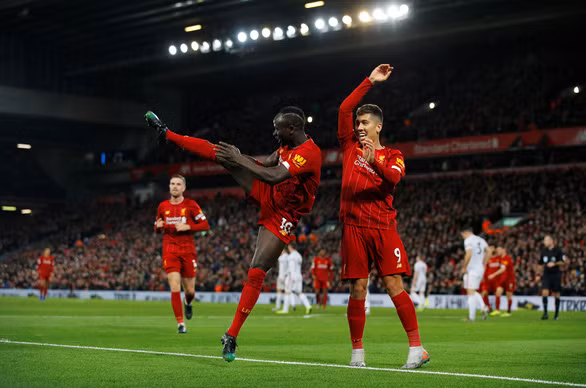 Màn ăn mừng của Mane và Firmino - Ảnh: REUTERS