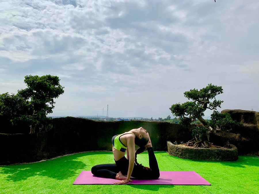 Về chế độ ăn, Hương Ly cũng không ăn kiêng khắt khe, chỉ hạn chế tinh bột và món ăn nhiều dầu mỡ. 