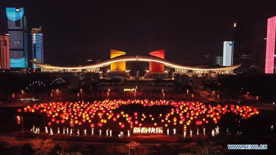 Đèn lồng là đồ trang trí không thể thiếu trong văn hóa truyền thống của người Trung Quốc. Ảnh: Xinhua
