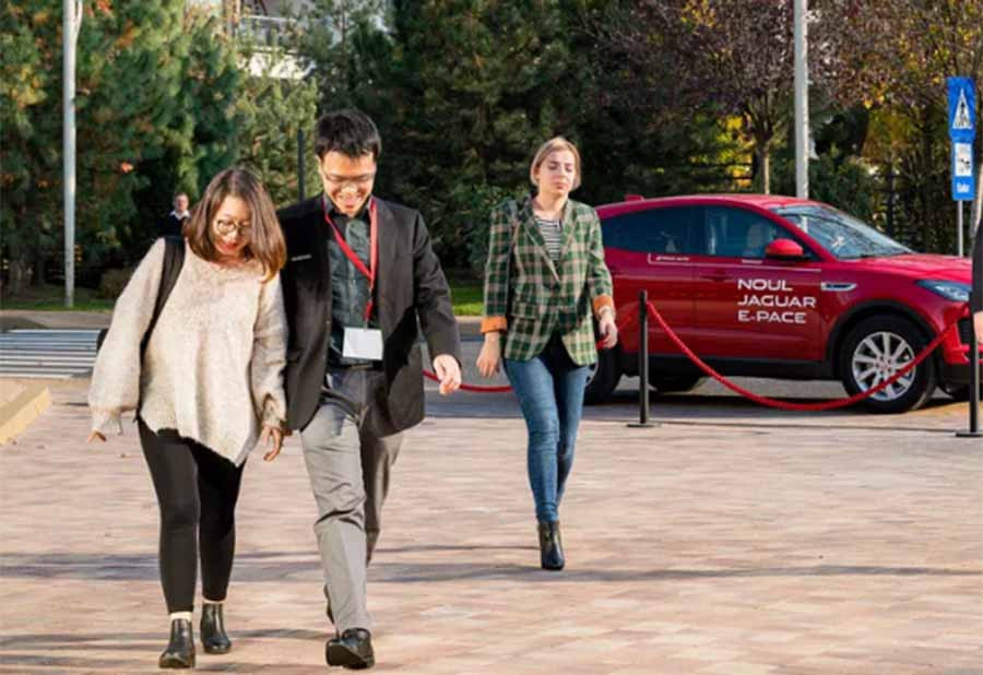 Người bạn đời sắp sang Mỹ ở cùng với Lê Quang Liêm