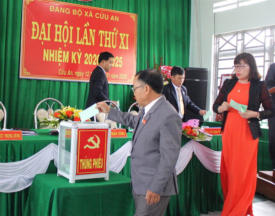 Đại hội bầu Ban Chấp hành Đảng bộ xã nhiệm kỳ mới. Ảnh: Mộc Trà