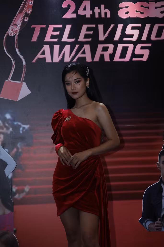 Cô khoe vẻ đẹp 