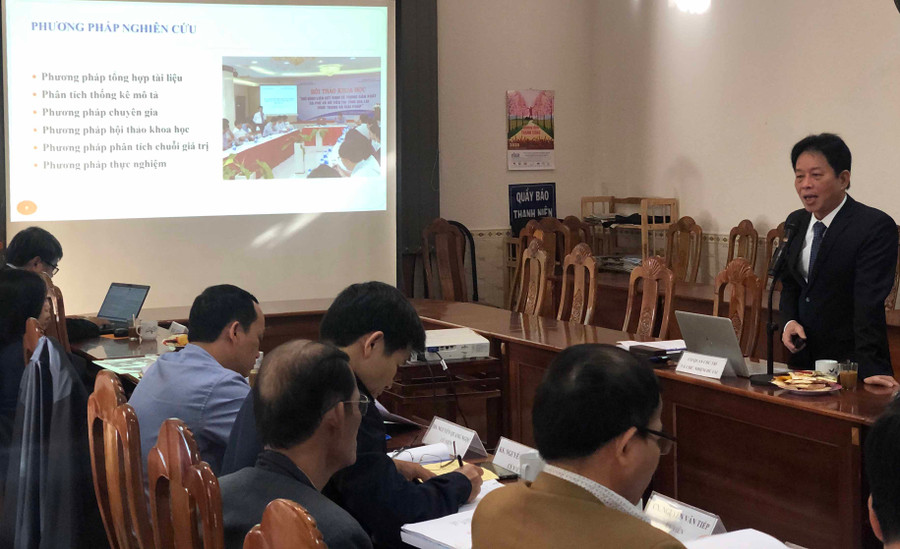 Cơ quan chủ trì, chủ nhiệm đề tài báo cáo kết quả thực hiện đề tài. Ảnh: Ngọc Thu