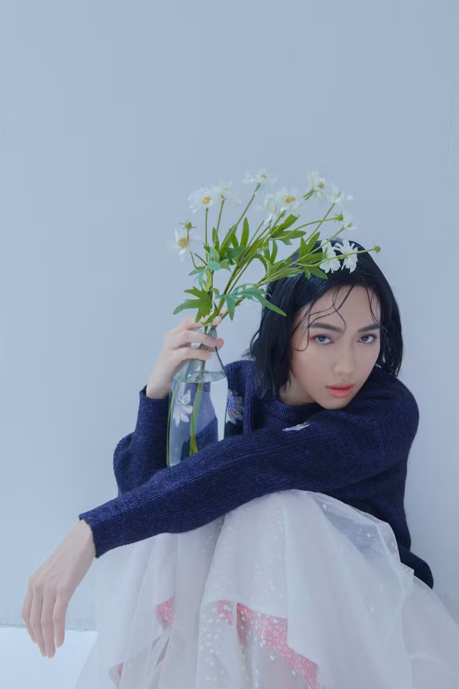 Trái ngược hoàn toàn với tính cách sôi nổi, hài hước thường thấy, Diệu Nhi ngày càng 