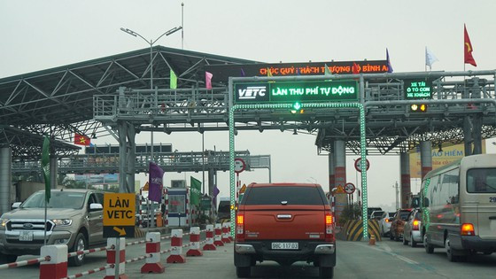  Cao tốc Bắc Giang - Lạng Sơn, nối quốc lộ 1 đoạn Hà Nội - Bắc Giang, rút ngắn thời gian tuyến xe Hà Nội - Lạng Sơn còn khoảng 2 giờ so với hơn 3 giờ. Ảnh: VIẾT CHUNG