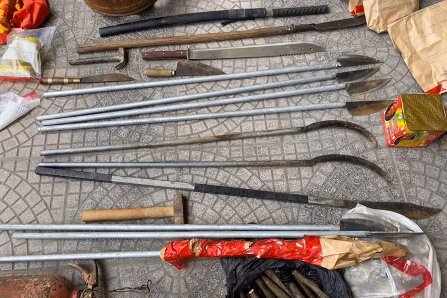  Hung khí cơ quan công an thu giữ tại Đồng Tâm, Ảnh: Công an cung cấp.