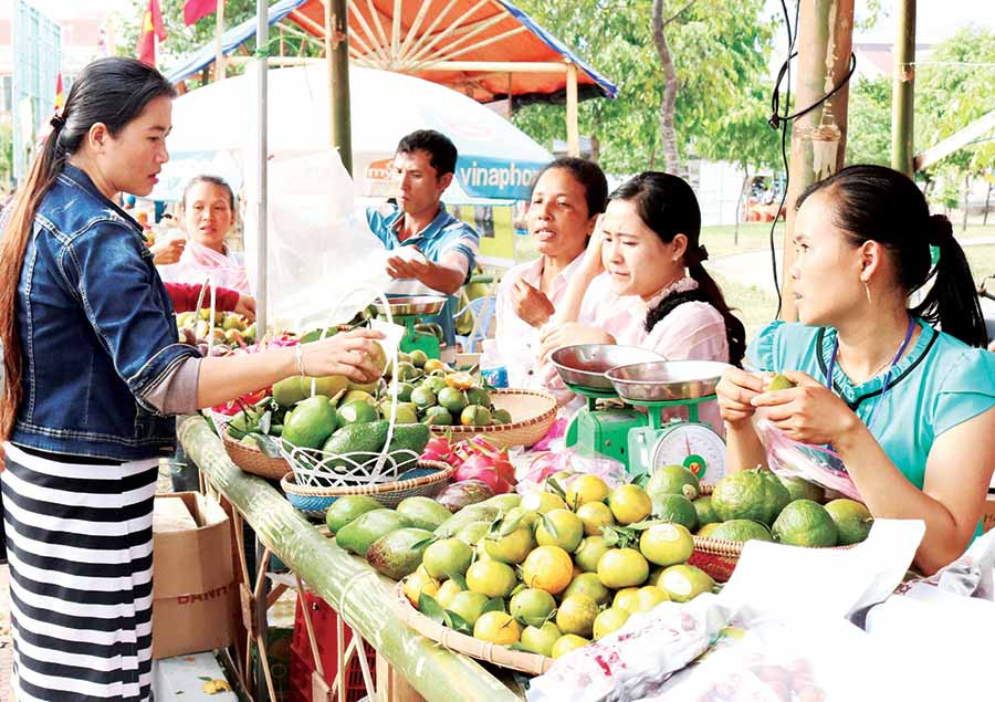 Giới thiệu các sản vật địa phương tại Ngày hội Du lịch Kbang. Giới thiệu các sản vật địa phương tại Ngày hội Du lịch Kbang.