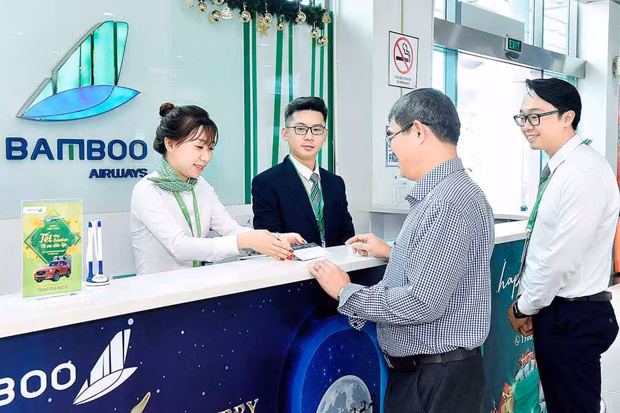 Hành khách làm thủ tục trước giờ bay tại Cảng Hàng không Pleiku. Ảnh: Đ.T