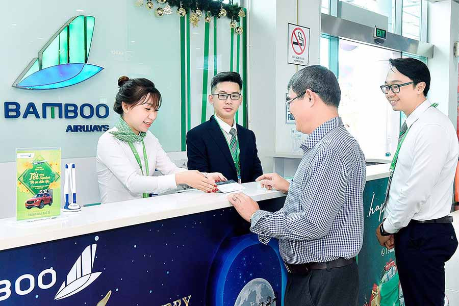 Hành khách làm thủ tục trước giờ bay tại Cảng Hàng không Pleiku. Ảnh: Đ.T