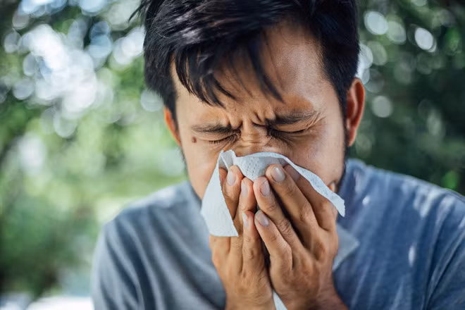 Che miệng khi hắt hơi, giữ vệ sinh cá nhân là việc cần làm để phòng chống bệnh viêm phổi “lạ”- Ảnh minh họa: Shutterstock