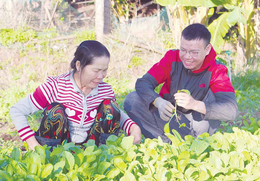 Dương Văn Hùng và mẹ. Ảnh: P.L  Dương Văn Hùng và mẹ. Ảnh: P.L