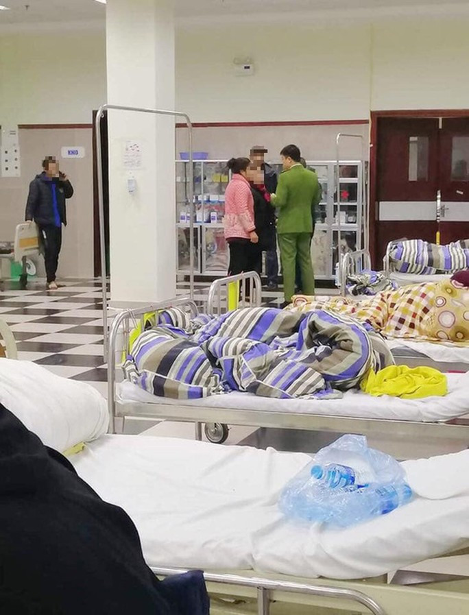 Nhiều người được đưa đi cấp cứu tại Bệnh viện Đa khoa tỉnh Lạng Sơn - Ảnh: Otofun Nhiều người được đưa đi cấp cứu tại Bệnh viện Đa khoa tỉnh Lạng Sơn - Ảnh: Otofun