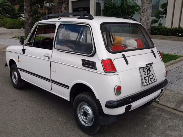  Honda N360 được giới chơi xe cổ yêu thích nhờ kiểu dáng nhỏ gọn hơn Matiz, động cơ đơn giản, dễ sửa chữa