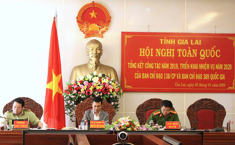 Các đồng chí chủ trì hội nghị tại đầu cầu tỉnh Gia Lai. Ảnh: Hồng Thi