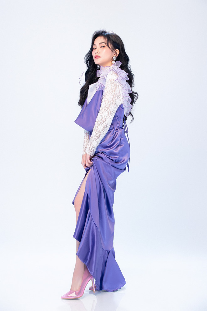 Sĩ Thanh tin rằng diện đồ sặc sỡ, bắt mắt vào mùa xuân sẽ có thể giúp bạn trở nên yêu đời, khỏe khoắn và ngọt ngào hơn - Ảnh: Mr.AT