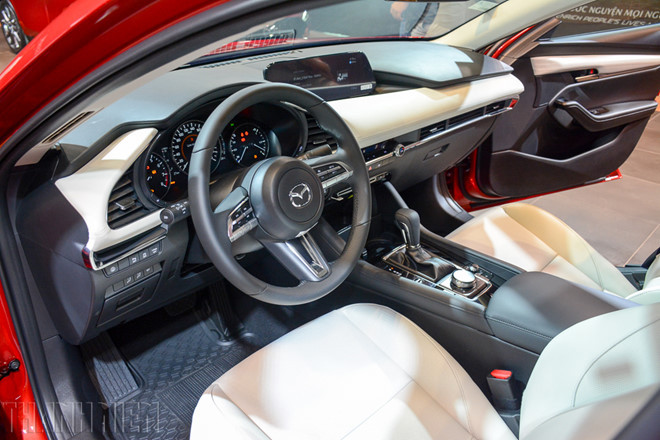  Tại Việt Nam, chỉ có bản Mazda3 1.5 Premium và Mazda3 2.0L Signature Premium được trang bị hệ thống hỗ trợ phanh thông minh - Smart Brake Sopport (SBS)