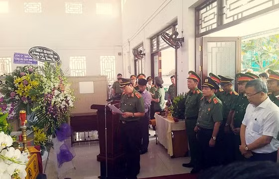  Lễ truy điệu và thăng quân hàm đối với thiếu tá Nguyễn Văn Hải đã hy sinh trong lúc làm nhiệm vụ đêm 30 Tết 