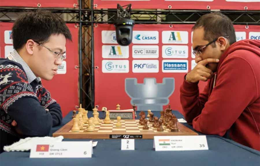 Lê Quang Liêm hòa Suri Vaibhav ở ván ba