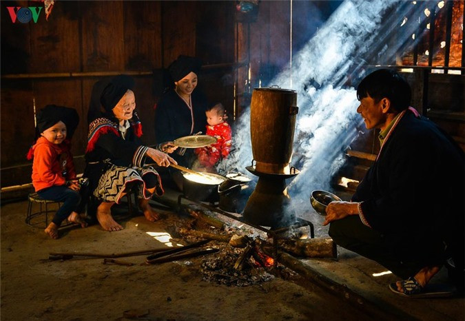 Đến tham quan đồi chè Long Cốc, bạn đừng quên khám phá mảnh đất và con người nơi đây. Đến tham quan đồi chè Long Cốc, bạn đừng quên khám phá mảnh đất và con người nơi đây.