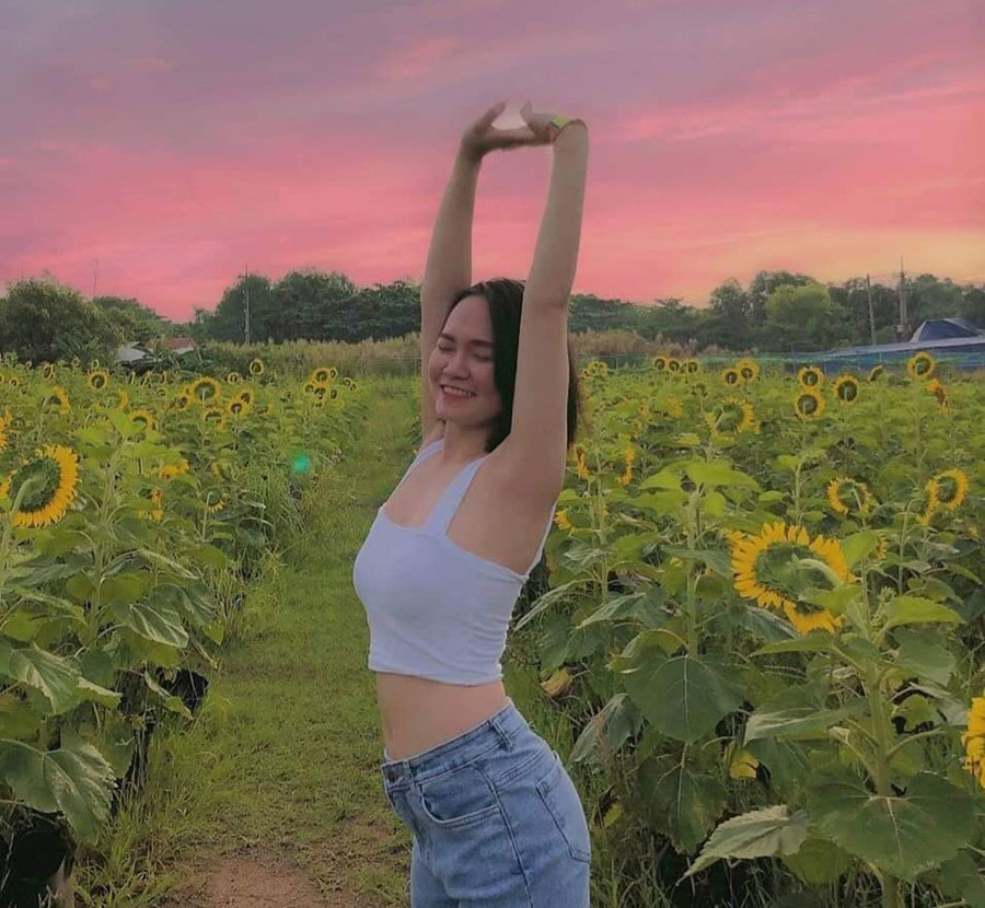 Sắc vàng của hoa hướng dương là background tuyệt vời cho những tấm ảnh - Ảnh: Hoa Đồng Garden