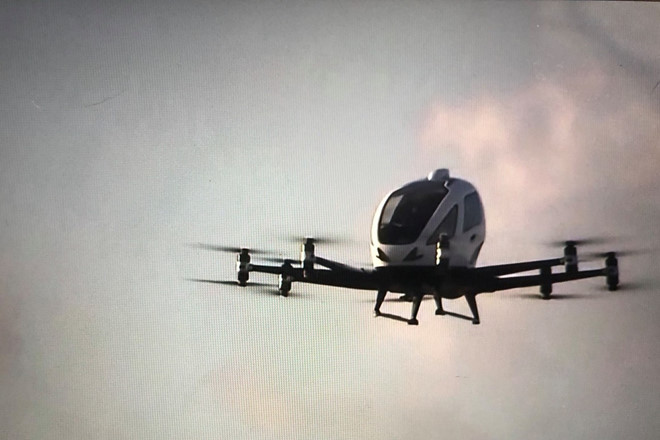 Chiếc EHang 216 trên bầu trời bang Bắc Carolina - Ảnh: Cơ quan giao thông Bắc Carolina Chiếc EHang 216 trên bầu trời bang Bắc Carolina - Ảnh: Cơ quan giao thông Bắc Carolina