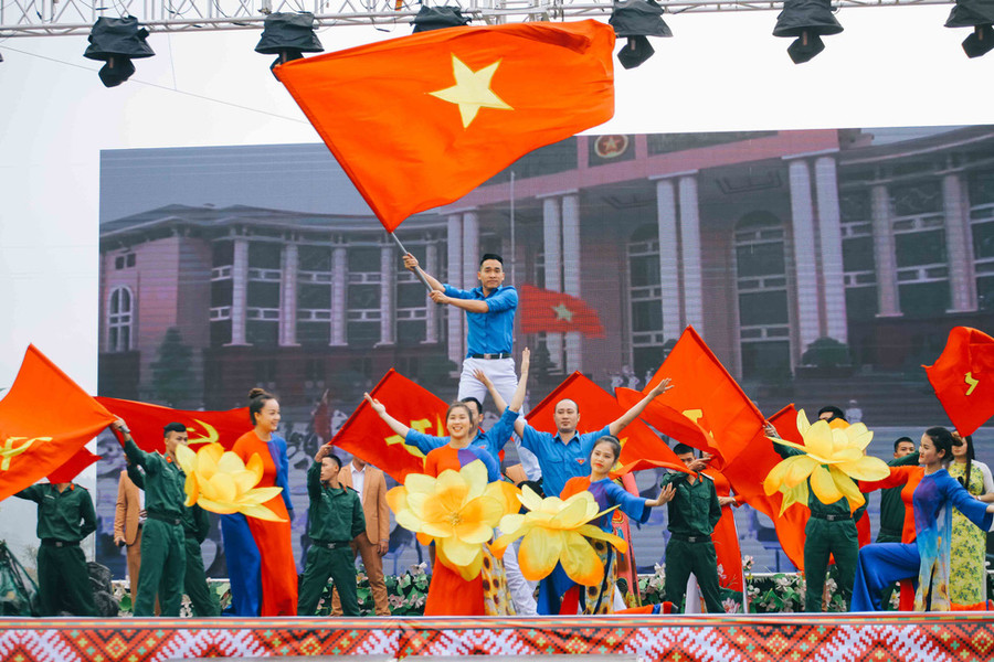  Chương trình mang lại không khí phấn khởi cho quân và dân vùng biên giới trước thềm năm mới Canh Tý 2020 - Ảnh: MAI THƯƠNG